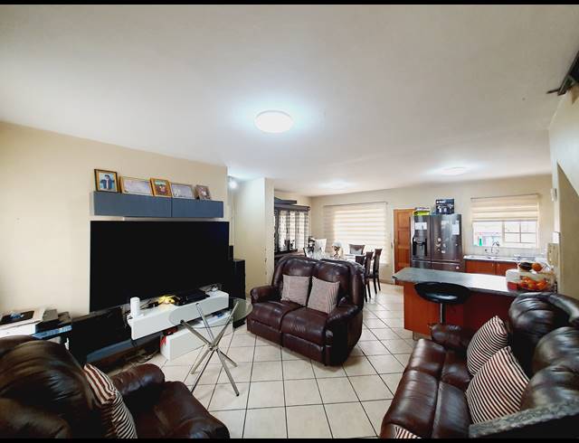 2 BEDROOM TOWNHOUSE FOR SALE IN HALFWAY GARDENS